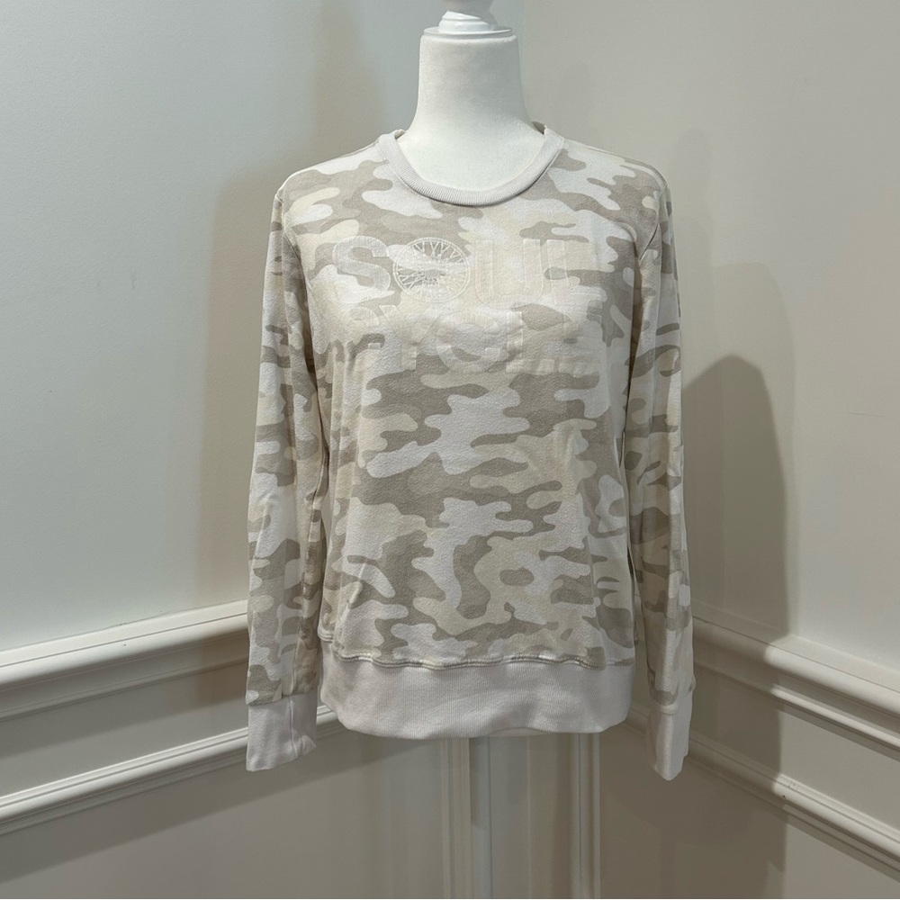 Soul Cycle camo sweatshirt with‎ screen print on front in white size medium